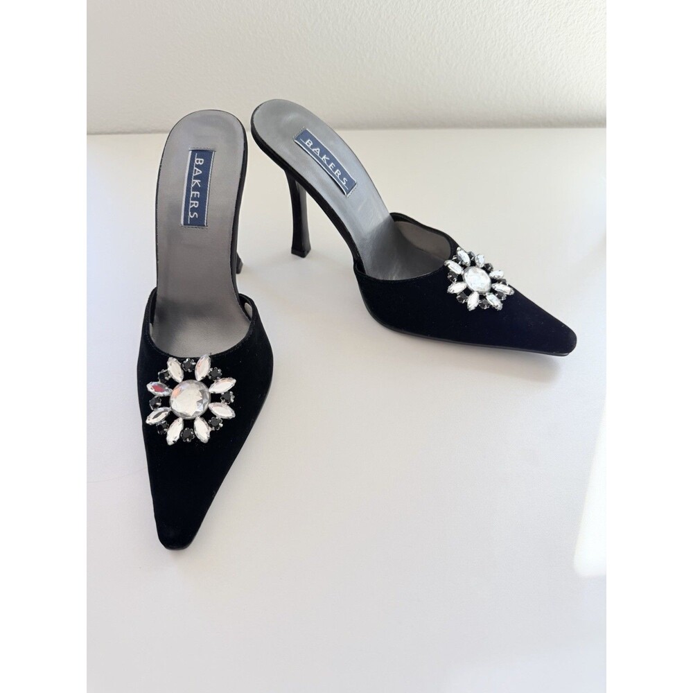 Bakers Vintage Pointed Toe Mules - Black with Rhinestone Brooch - Size 5.5